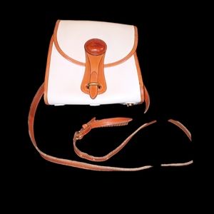 White Dooney & Bourke crossbody purse